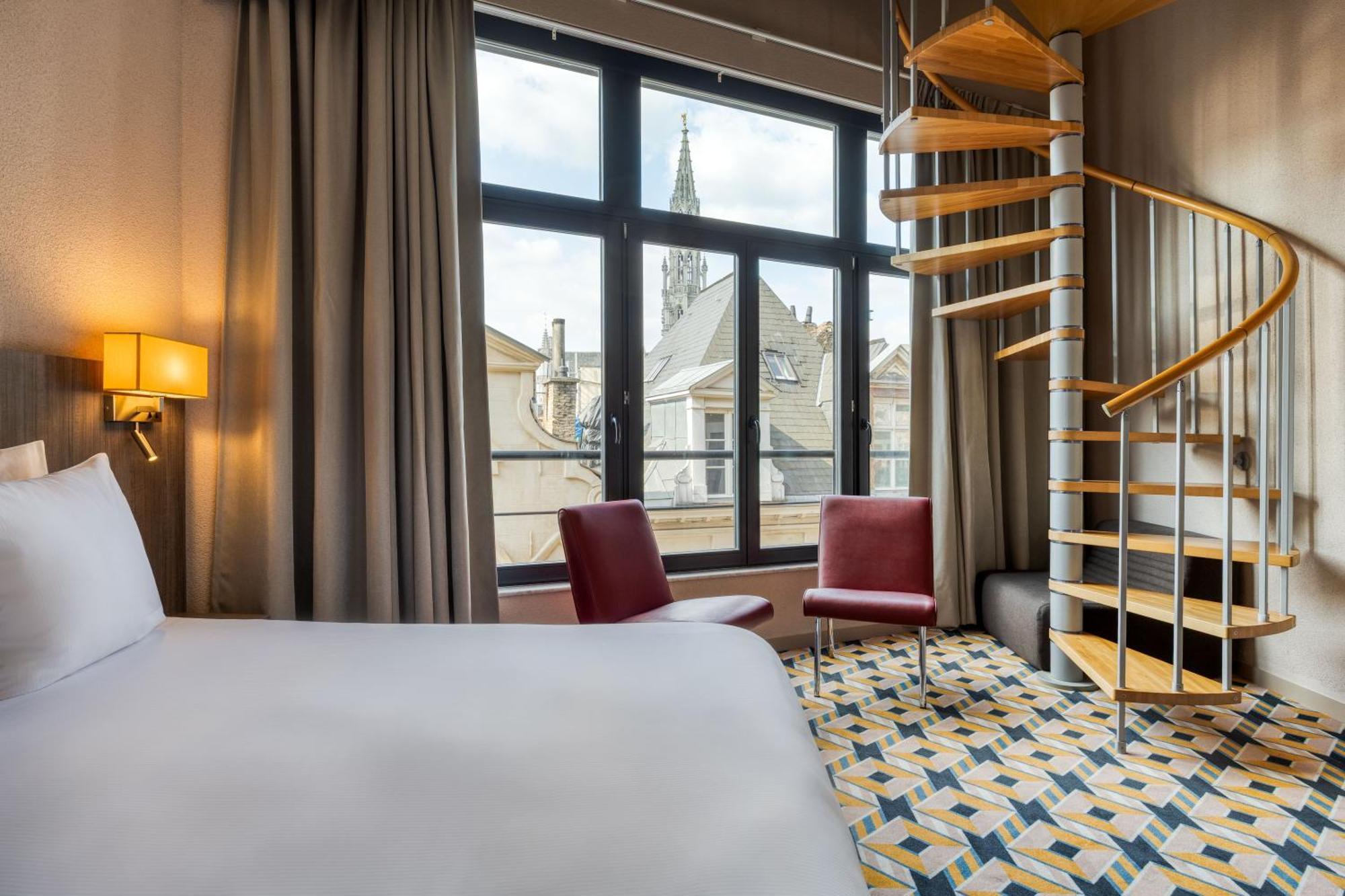 Alma Grand Place Hotel 3*